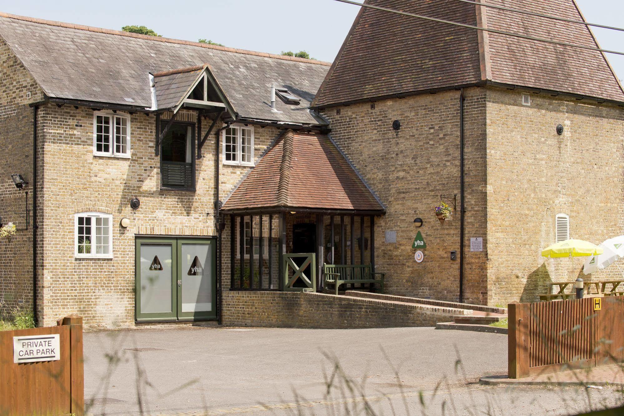 Yha Medway Hostel Gillingham  Exterior photo