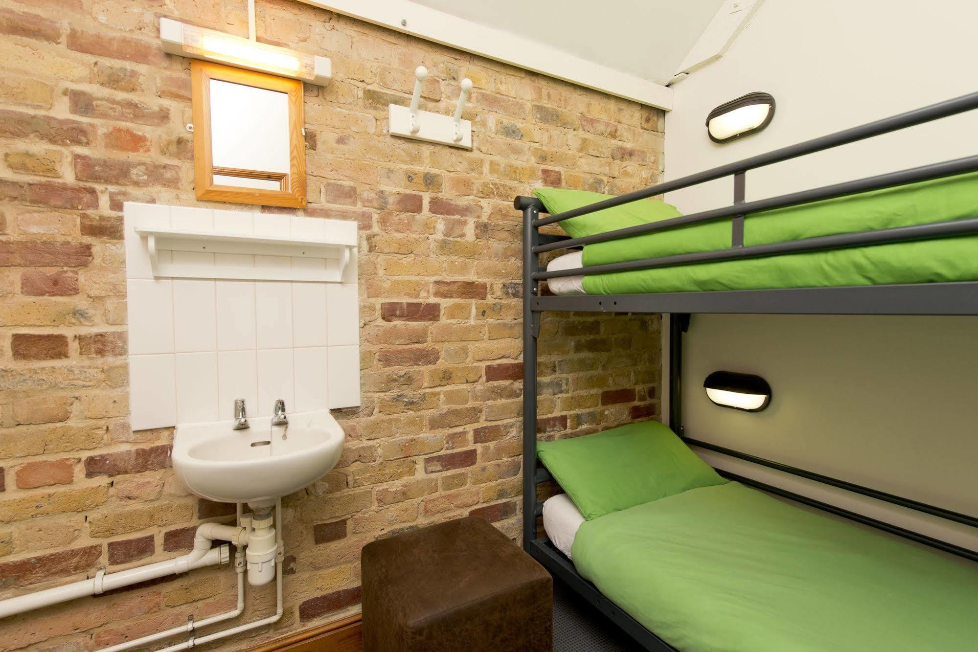 Yha Medway Hostel Gillingham  Exterior photo