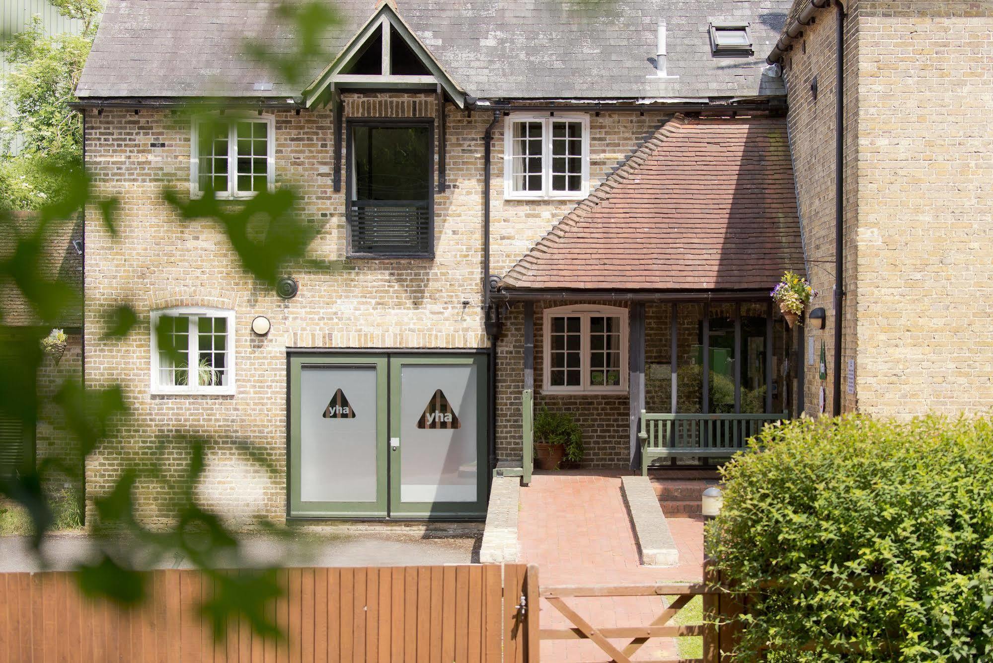 Yha Medway Hostel Gillingham  Exterior photo
