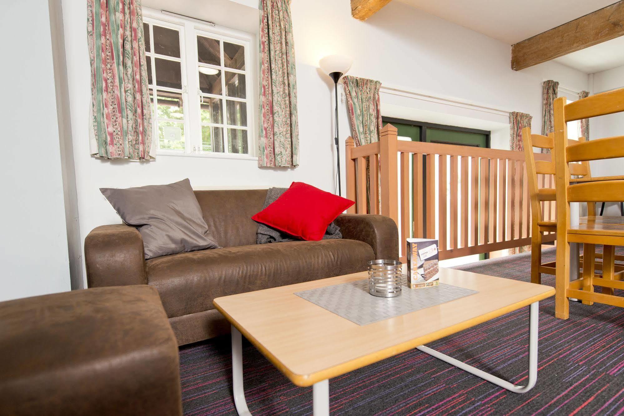 Yha Medway Hostel Gillingham  Exterior photo