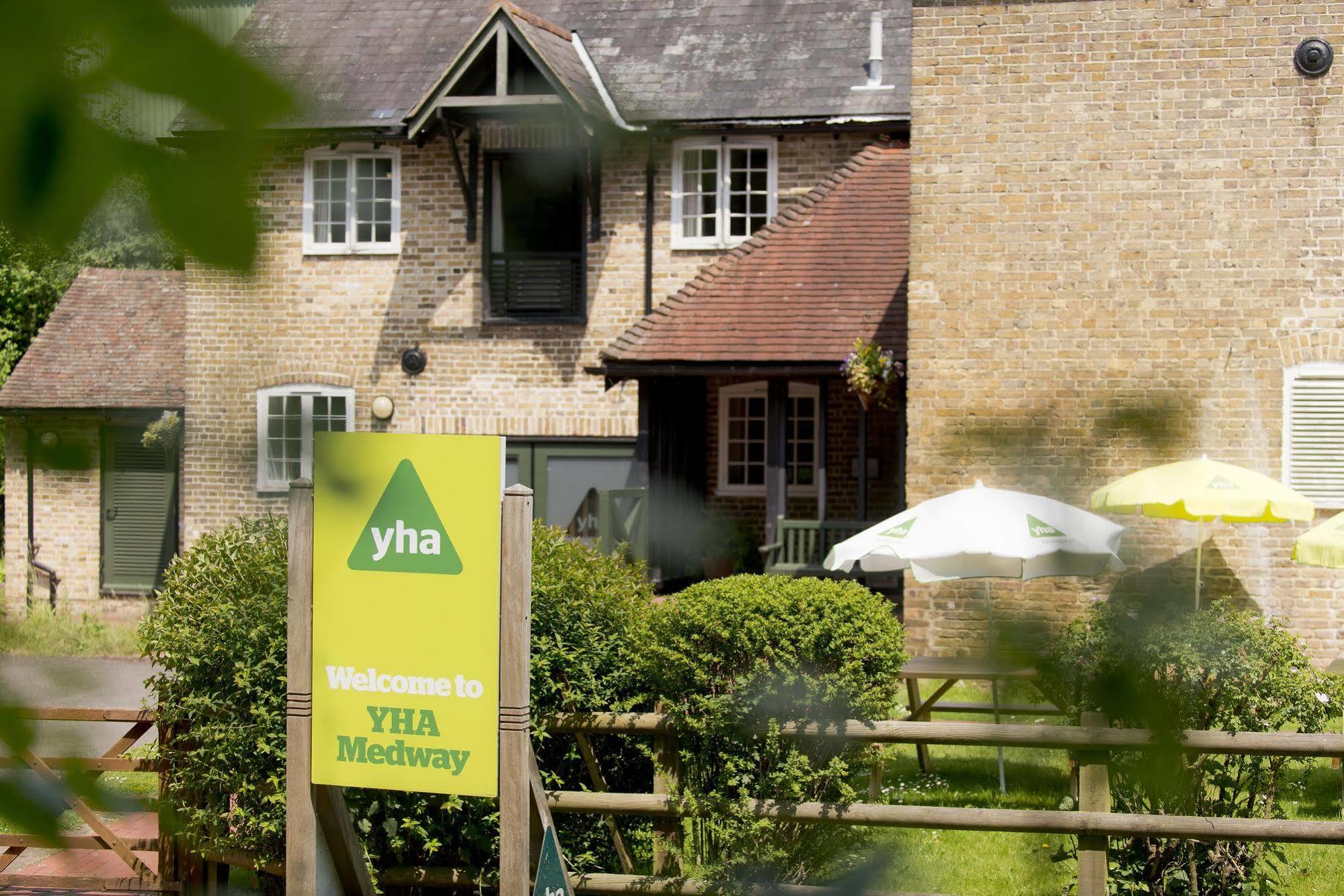Yha Medway Hostel Gillingham  Exterior photo